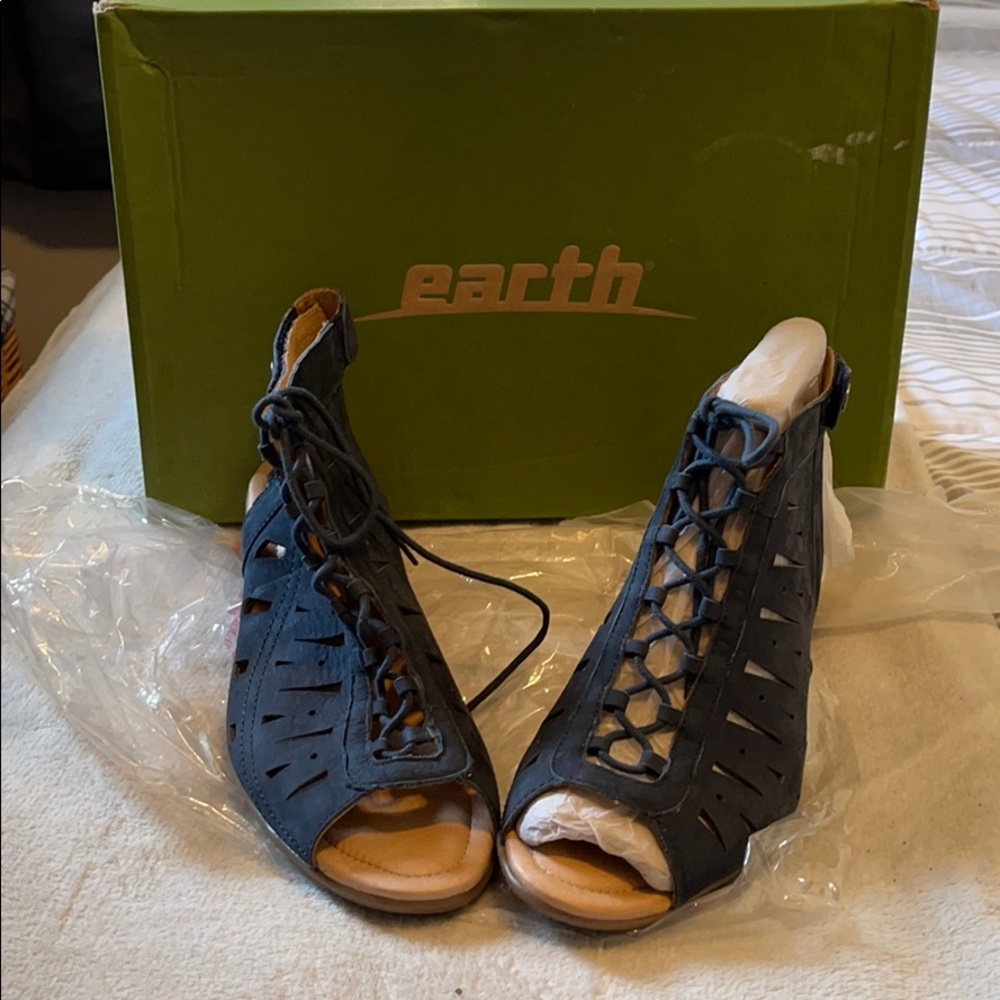 Earth brand heel sandals